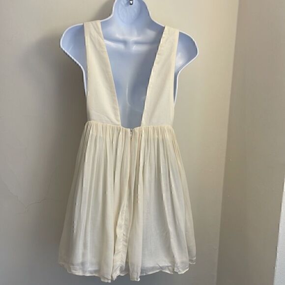 Tobi Dress Cream V Neck Size Small - Picture 7 of 7